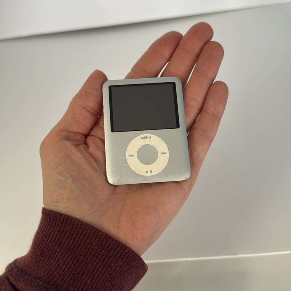 iPod - Picture 4 of 4